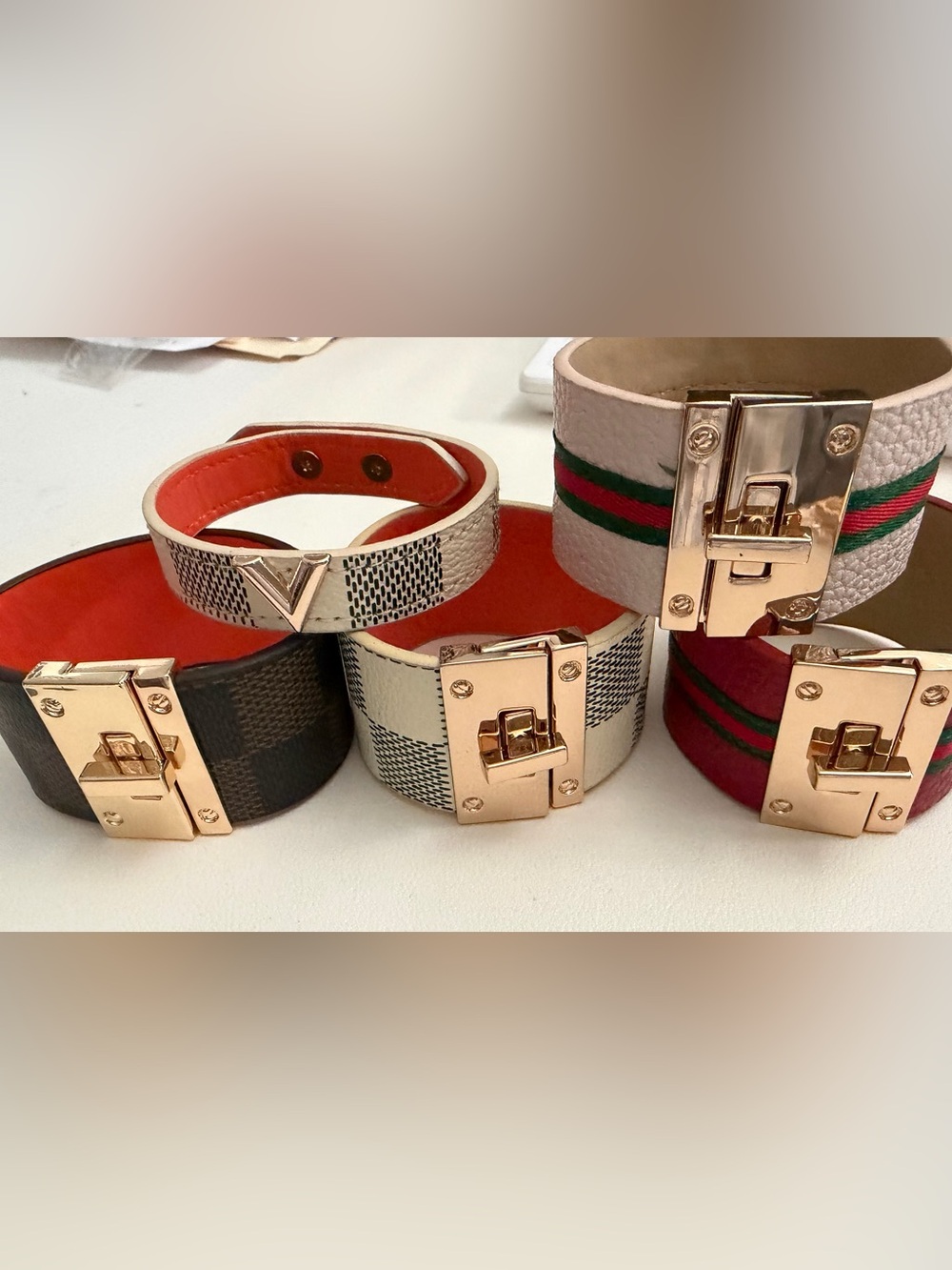 9- Fashion Jewelry White and Red Leather Cuff Bracelet with Gold Lock